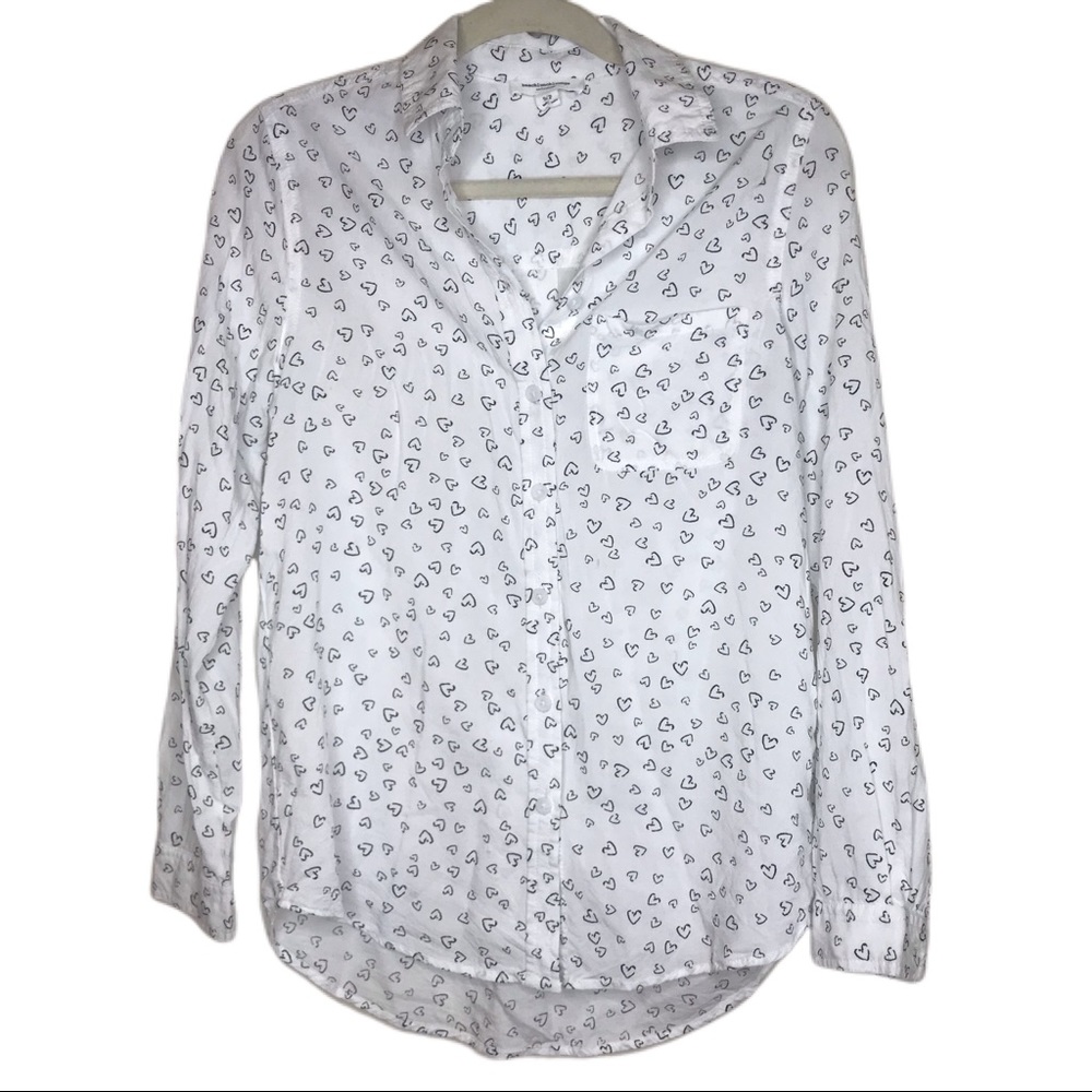 Beach lunch lounge white heart design shirt